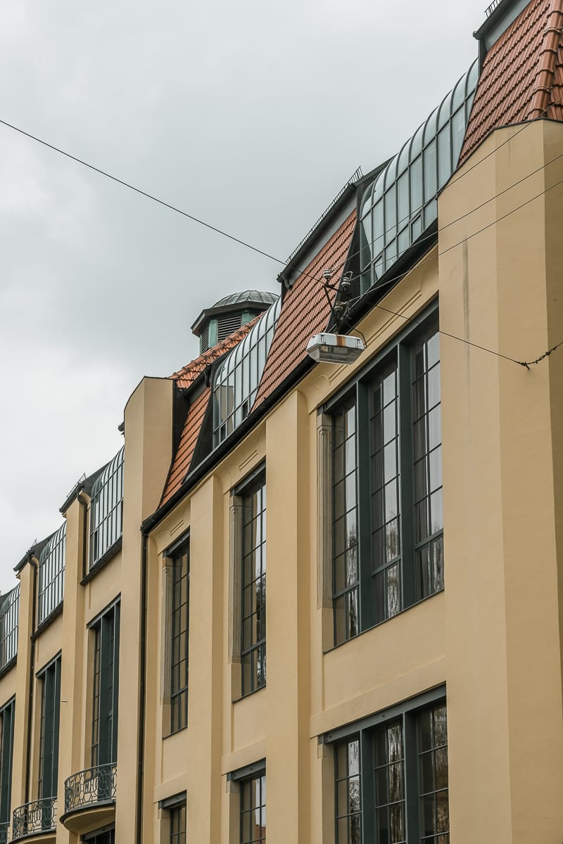 Front des Hauptgebäudes der Bauhaus-Universität Weimar.