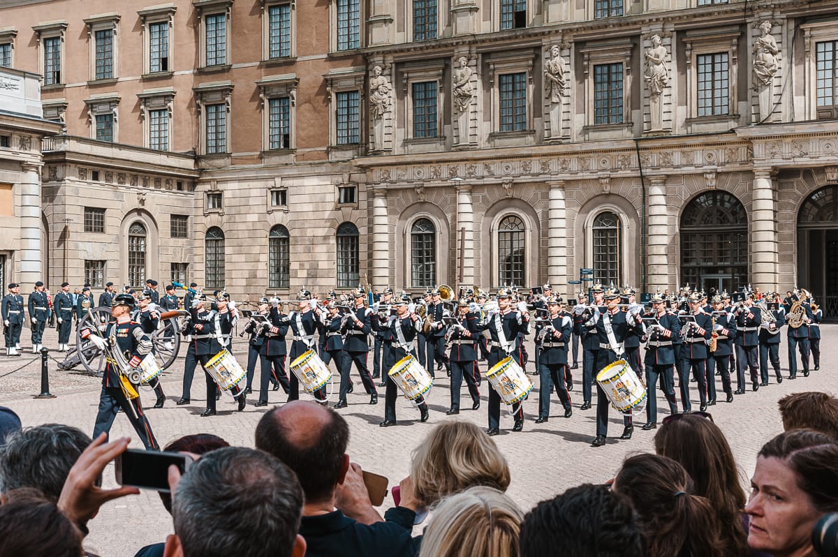 Wachwechsel am Schloss von Stockholm mit Musikkorps.