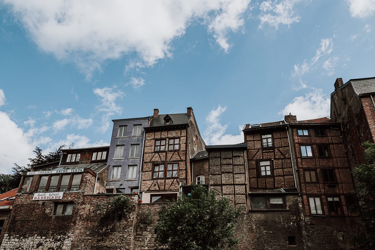 Rue du Palais mit alten schmalen Fachwerkhäusern