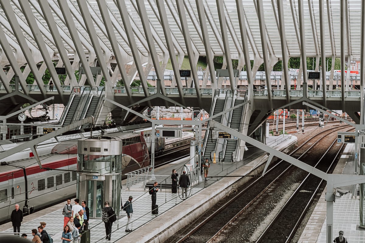 Schnellzug Thalys im Bahnhof Liège-Guillemins