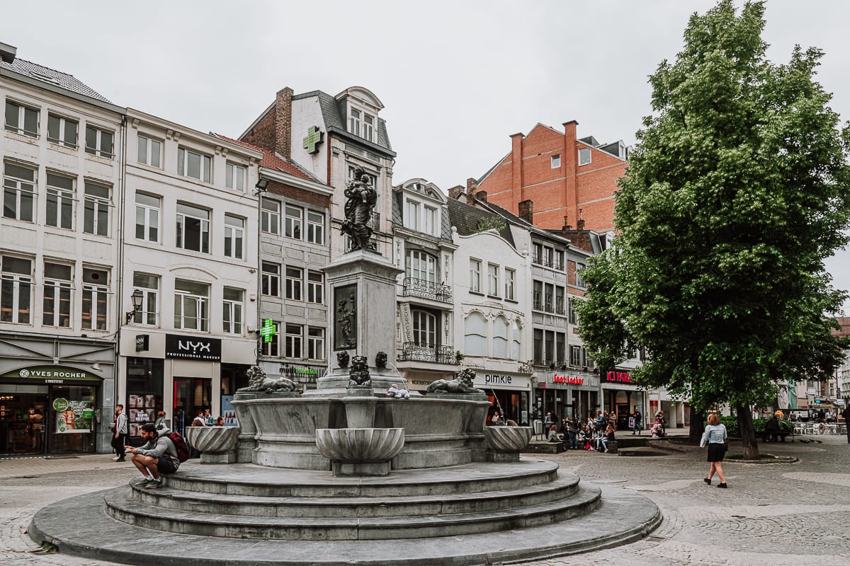 Fontaine de la Vierge - Marienbrunnen in Lüttich