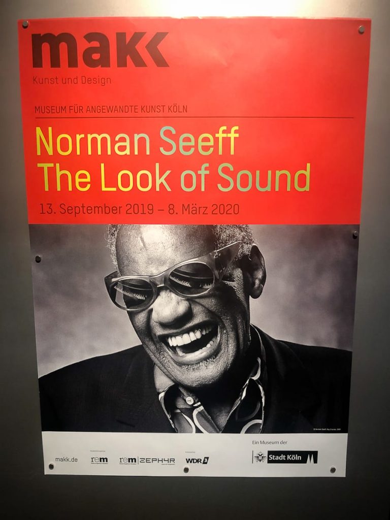 Plakat zur Ausstellung Norman Seeff - The Look of Sound mit Ray Charles als Motiv