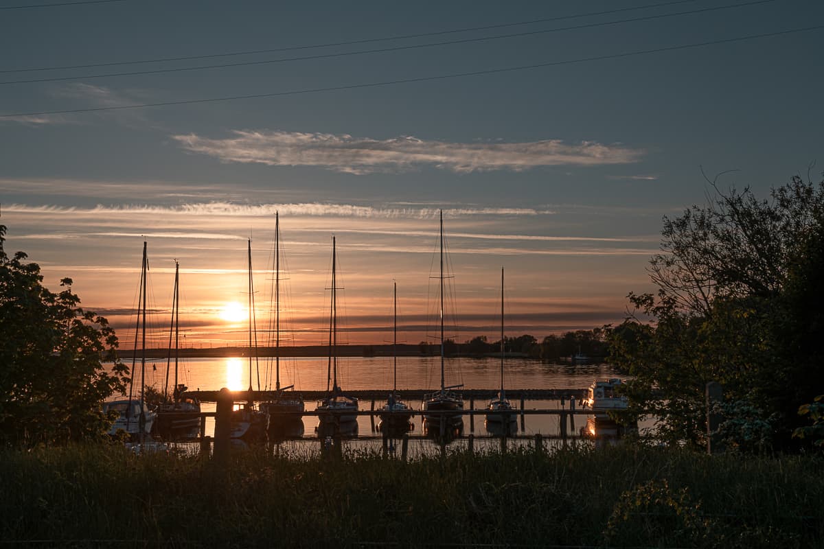 Hafen in Karnin auf Usedom bei Sonnenuntergang