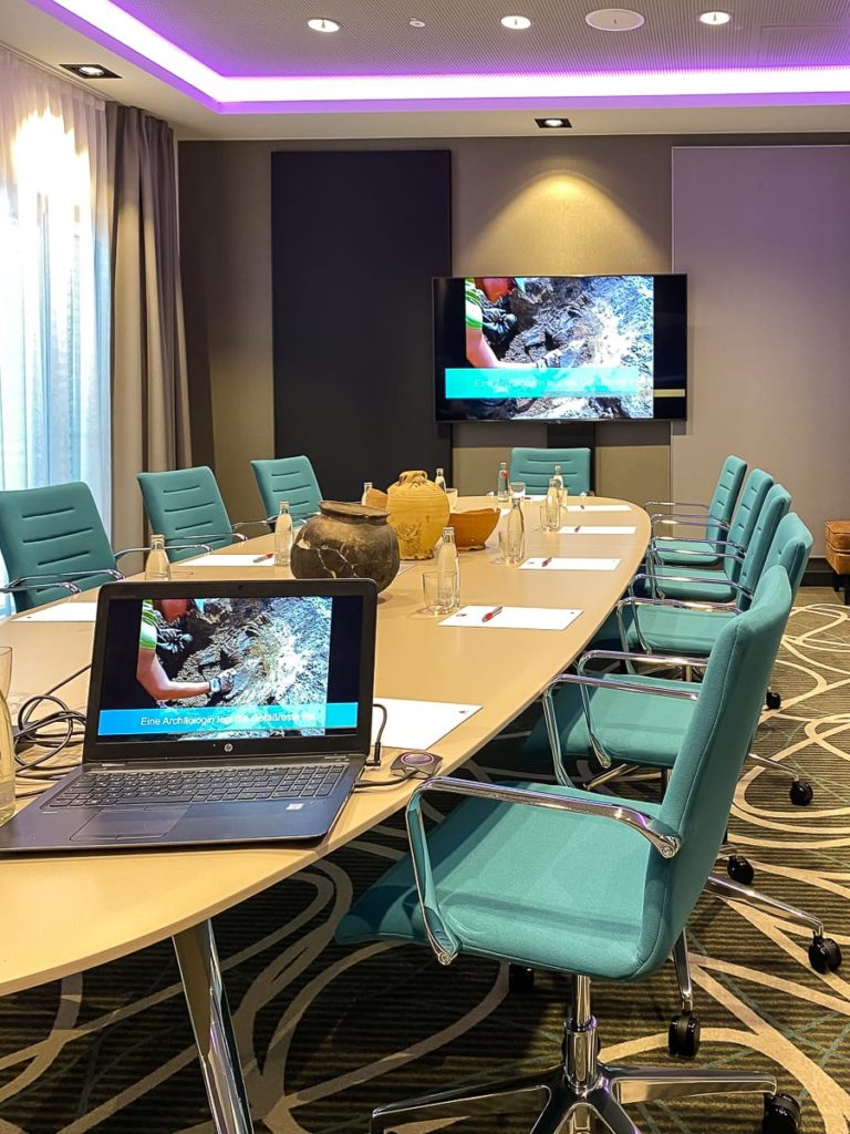 Boardroom für 12 Leute im Leonardo Dortmund Hotel.