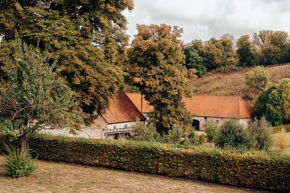 Blick vom Konventgarten auf alte Wassermühle und alten Schafstall.