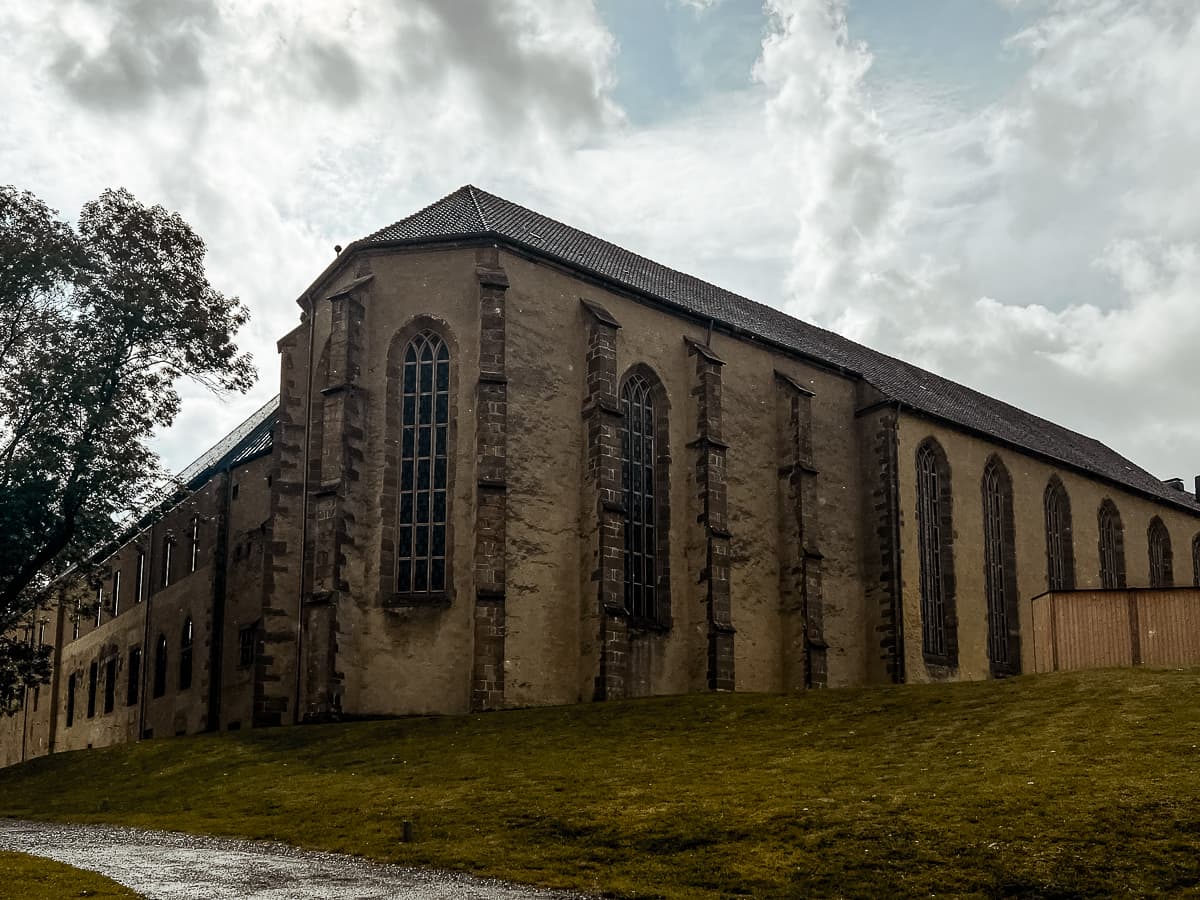 Dalheim: Klosterkirche von außen